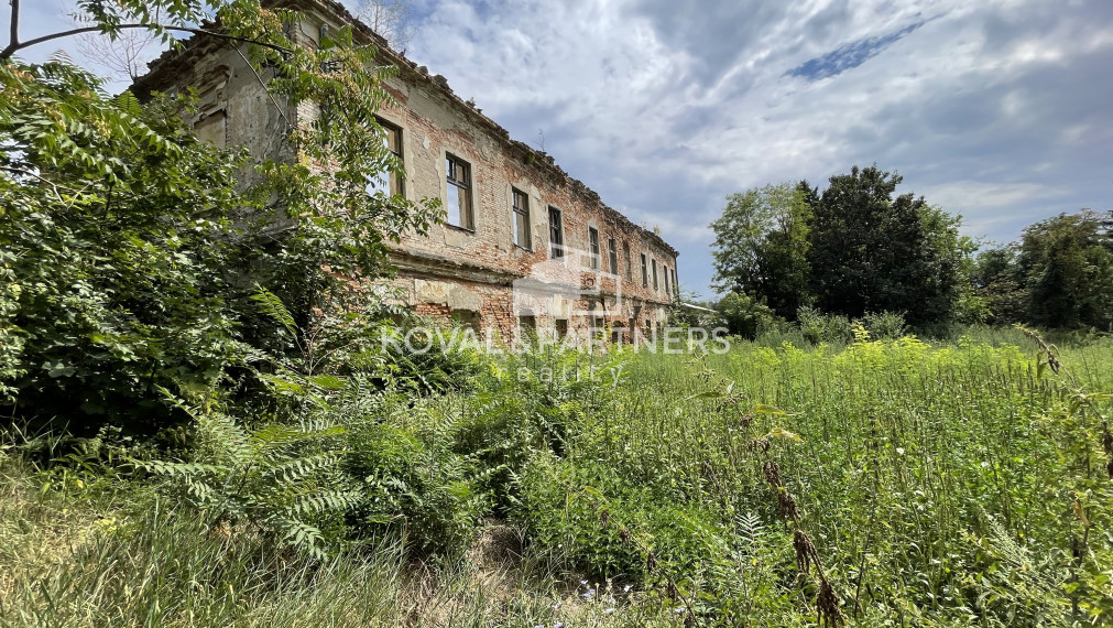 Pozemok s kaštieľom v strede obce Beladice